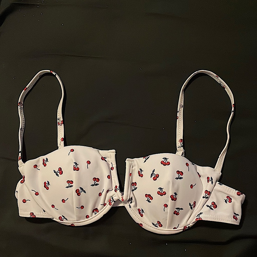 💥NWOT💥 Cherry 🍒 bikini top